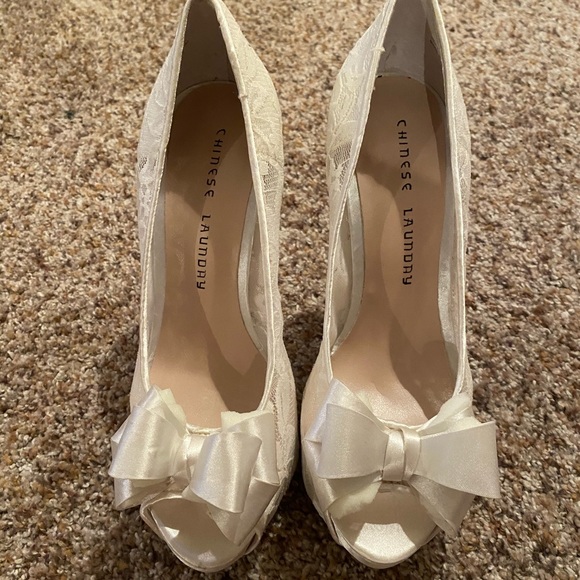 Open toe Lace heels with bows - Picture 2 of 8